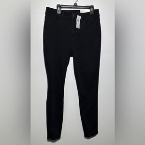 NWT: American Eagle Black Hi-Rise jeans. Size:8